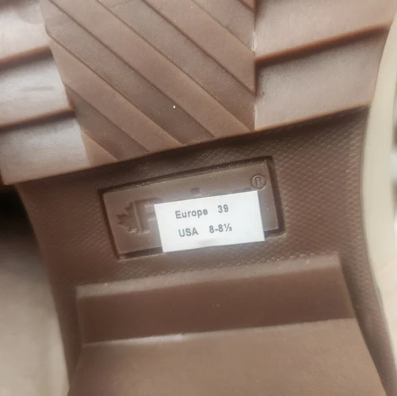 Waterproof boots - Picture 6 of 6